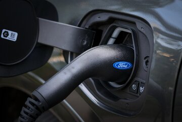 Ford Kuga: HEV vs. PHEV &ndash; test por&oacute;wnawczy napęd&oacute;w hybrydowych