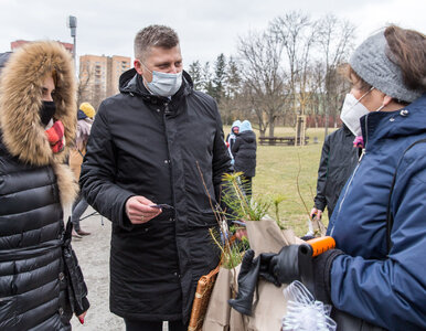 Miniatura: Najpierw bez, potem z maseczką. Adam...