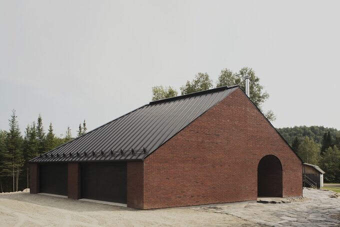 Dom rodzinny z ujeżdżalnią koni, projekt Atelier Barda