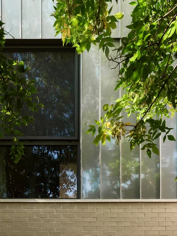 Rodzinny dom z dobudówką, projekt ALEXANDRE BERNIER ARCHITECTE 