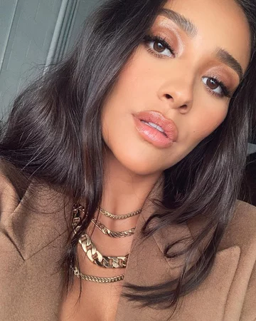 Shay Mitchell 