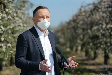 Prezydent Andrzej Duda w maseczce ochronnej 