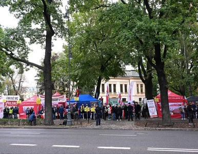 Miniatura: Rządzący wejdą „z drzwiami” do TK? Żurek:...