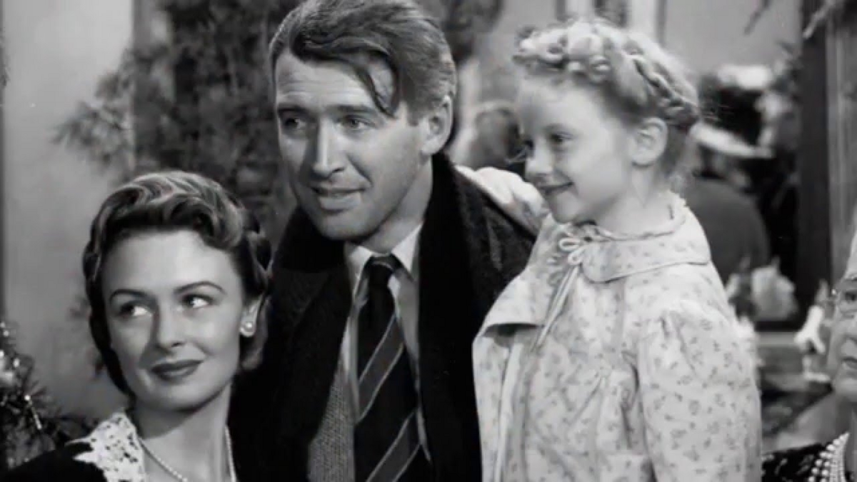 Karolyn Grimes jako Zuzu Bailey w filmie „To wspaniałe życie” (1946) – wraz z nią James Stewart i Donna Reed 