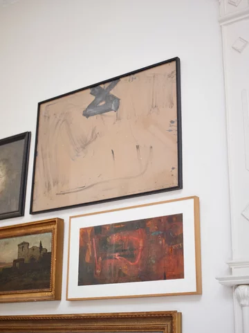 Kolecja A view of Hedonism Kave Home zaprezentowana w domu barcelońskiego fotografa i restauratora Leopoldo Pomésa 