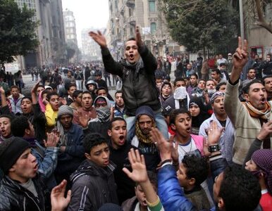 Miniatura: Egipcjanie protestują. "Precz z władzą...