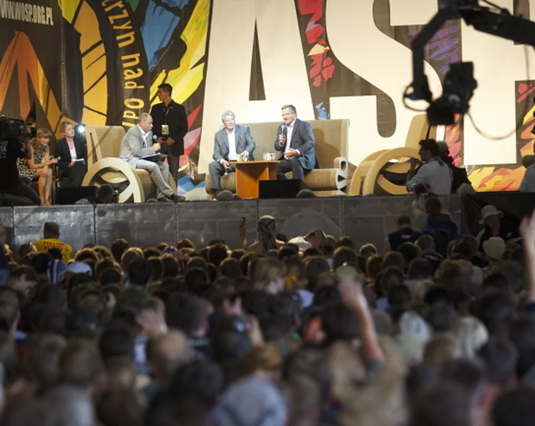 Miniatura: Komorowski: chcesz mieć ze mną zdjęcie?...