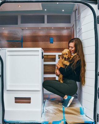 Miniatura: Sydney Ferbrachce podróżuje samochodem...