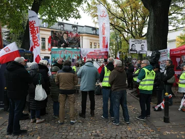 Protest przed Trybunałem Konstytucyjnym w Warszawie 