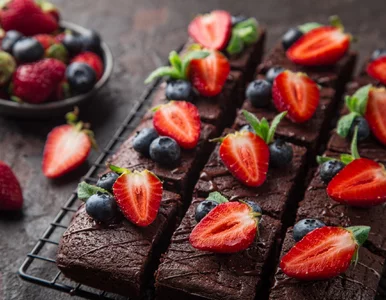 Miniatura: Fit brownie bez białego cukru i masła....