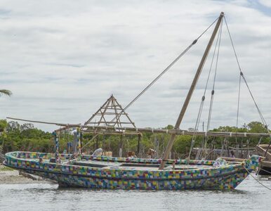 Miniatura: Kenijczycy zbudowali łódź z plastiku...