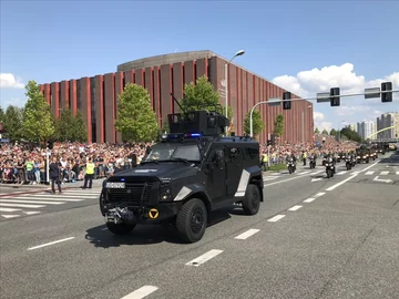 Pojazdy Ford 550 z rampą szturmową, pojazdy M-ATV  MRAP i inne wykorzystywane przez żołnierzy na misjach zagranicznych 