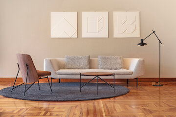 Meble wypoczynkowe do&nbsp;salonu, lampa Arigato, proj. Grupa Products