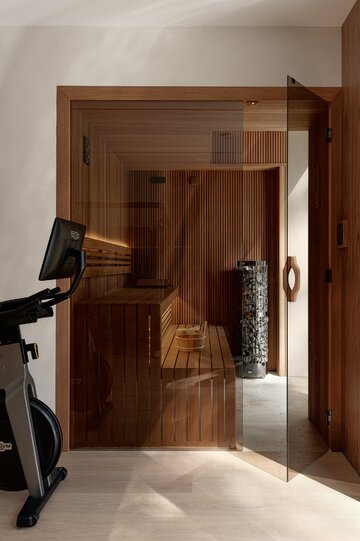Dom pod Warszawą projektu SAAN Architects powstał jako spójna całość – od architektury bryły po wnętrza i najmniejsze detale wyposażenia 