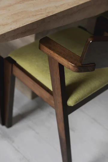 Śródziemnomorski klimat w pochmurnym Londynie, projekt Red Deer downloadfor.press, red deer