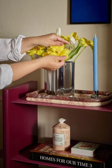 Chcesz, żeby Twój salon opowiadał historię? Zacznij od regału 