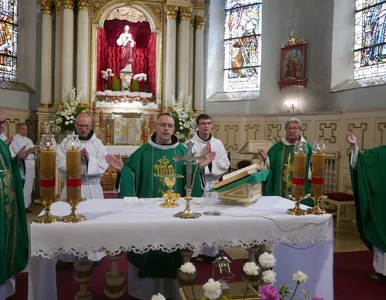 Miniatura: Policja wtargnęła do kościoła podczas...