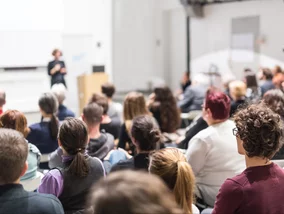 Miniatura: Dlaczego młodzi Polacy uciekają...