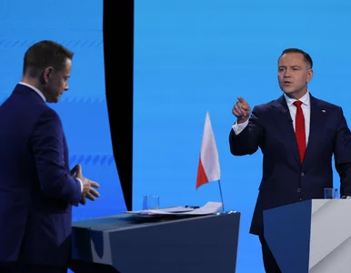 Miniatura: Nawrocki podszedł do Trzaskowskiego....