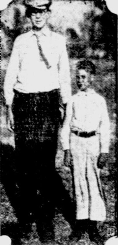 Robert Wadlow (z lewej) 