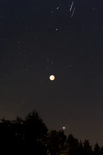 Księżyc i Mars (poniżej Księżyca) 