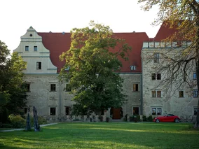 Miniatura: Ruina, kolorowy portal, kula armatnia...