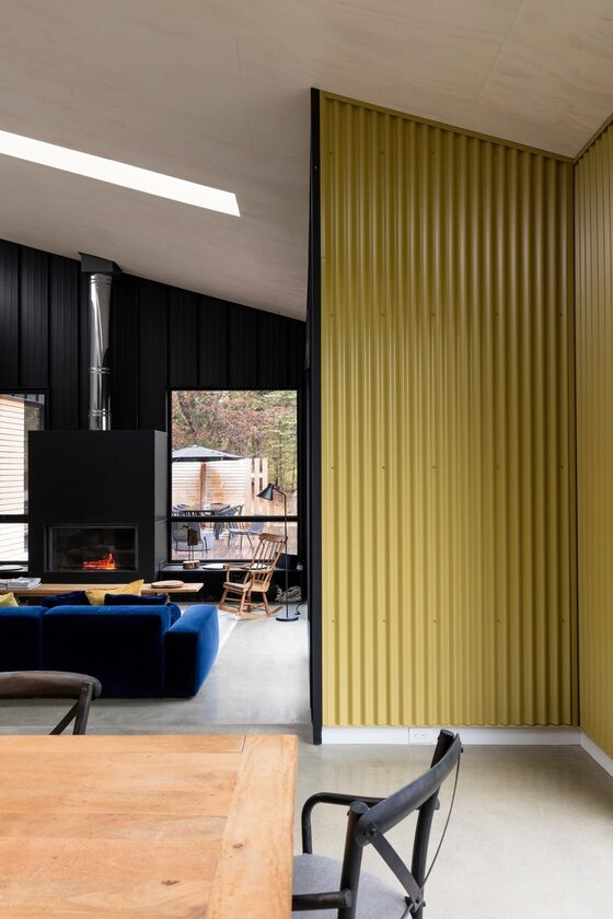 Drewniany dom architekta Laurenta Gueza – tak wyglądają wnętrza! 