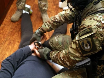 Policjanci zatrzymali trzy osoby 