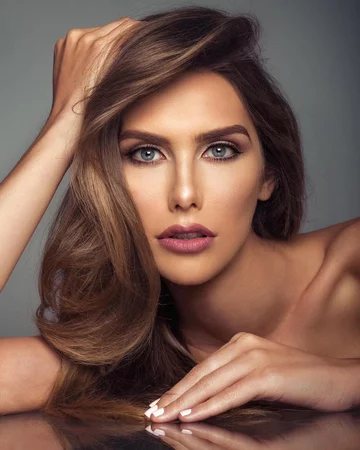 Angela Ponce 