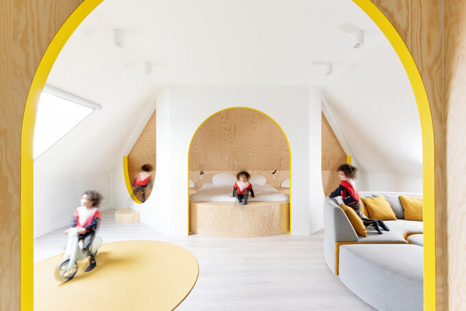 Przestrzeń do zabawy w prywatnym domu w Anwerpii, projekt Van Staeyen Interieur Architecten
