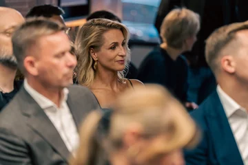 Jubileusz 21-lecia HOLA Design był okazją do spotkania przedstawicieli świata architektury, designu, sztuki i rynku nieruchomości. Wieczór zainaugurował nowy cykl wydarzeń poświęconych współczesnej architekturze, wzornictwu i stylowi życia 