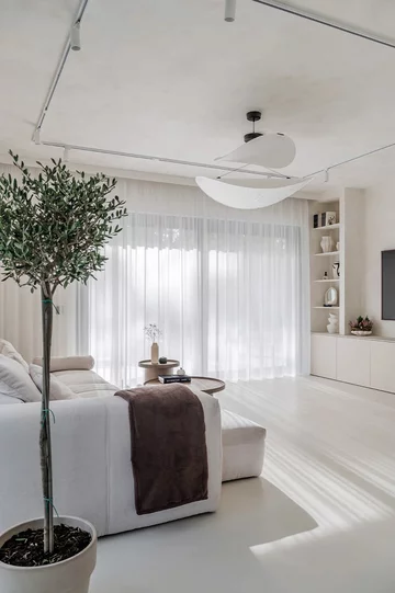 Dom słynnych influencerów: nowoczesne wnętrza pełne komfortu, elegancji i technologii 