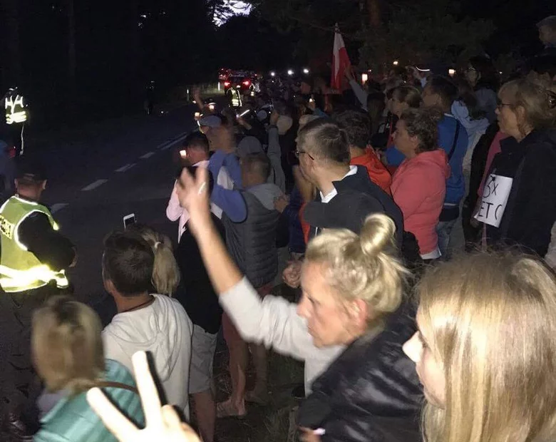 Miniatura: Prezydent nie ma spokoju na wakacjach....