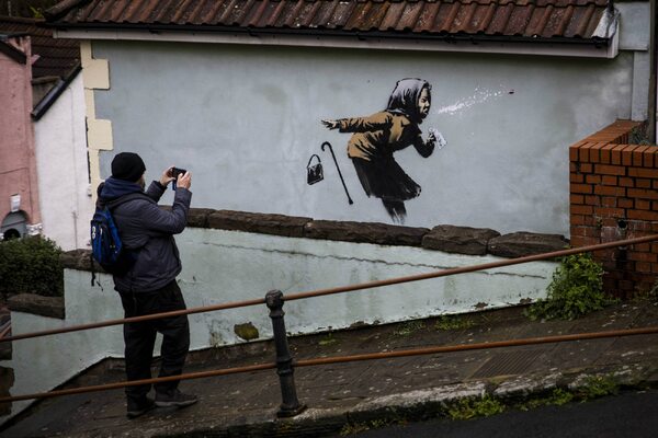 Miniatura: Banksy zaskoczył kolejnym muralem. Tym...