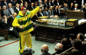 Sytuację może naprawić już tyko jeden człowiek (widoczny na zdjęciu Ali G.) 