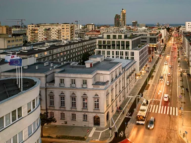 Miniatura: Architektura zakorzeniona w gdyńskim...