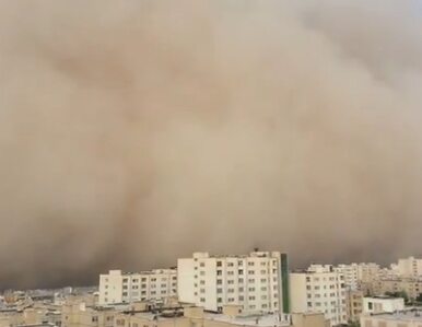 Miniatura: Burza piaskowa w Teheranie zabiła 4 osoby....