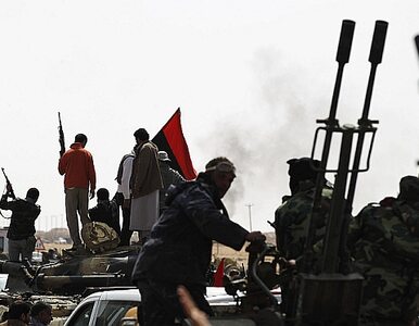 Miniatura: Czołgi Kadafiego zbliżają się do Misraty
