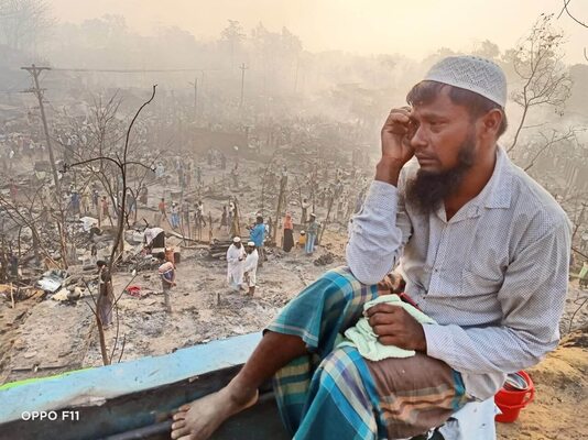 Miniatura: Obóz w Bangladeszu po pożarze