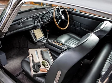 Aston Martin DB5 z 1965 roku – auto Jamesa Bonda 