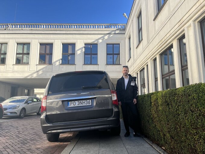 Szymon Nieradka na terenie Kancelarii Sejmu