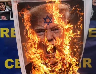 Miniatura: Podeptali plakat z wizerunkiem Donalda...