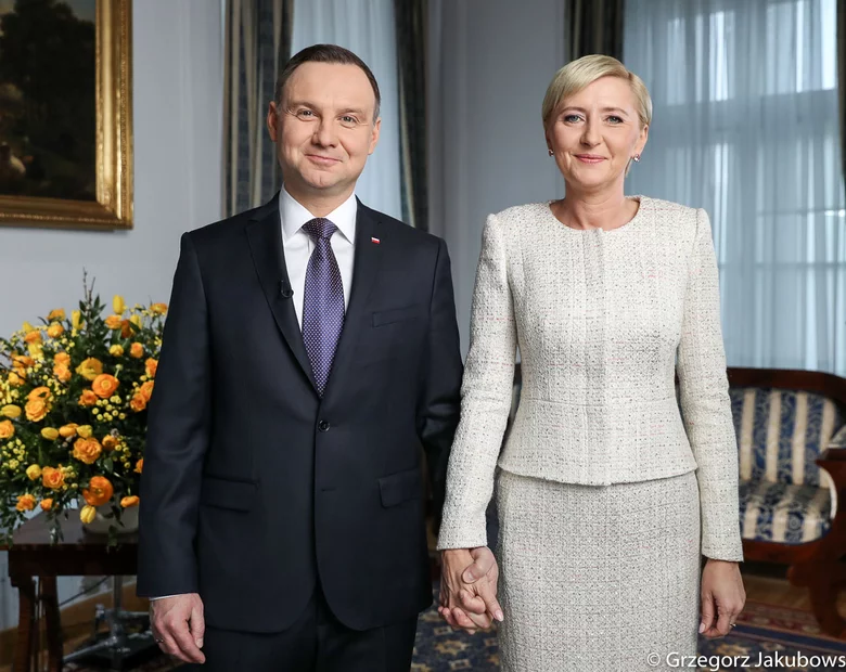 Miniatura: Para prezydencka składa życzenia Polakom....