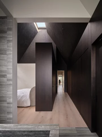 Dom z czarną kuchnią, projekt Batay-Csorba Architects 