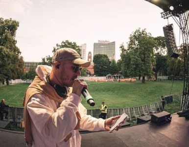 Miniatura: Pezet przeprasza za zejście ze sceny na...