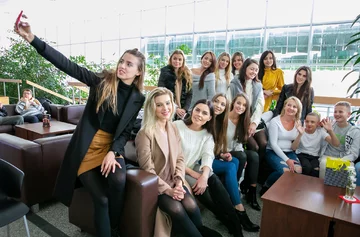 Finalistki Miss Polski 2018 z Norbertem Gumolą zbiórka, leczenie, Norbert Gumola, nowotwór, neuroblastoma, Miss Polski, pomoc, Siepomaga.pl, portal charytatywny,