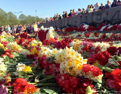 Miniatura: Łotwa świętuje 9 maja. Zakazane symbole,...