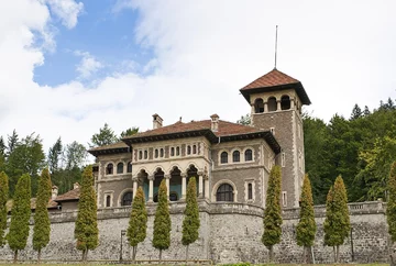 Zamek Cantacuzino w Rumunii – tu kręcono Wednesday Wednesday, zamek