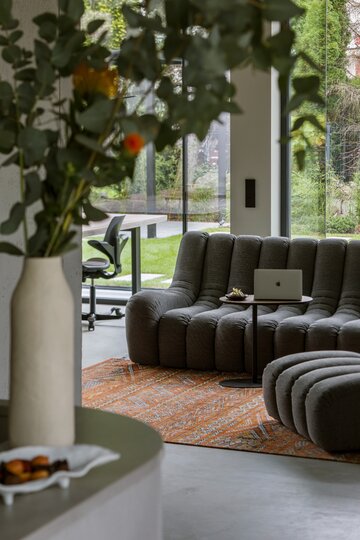 Sofa Waldi Tomka Rygalika dla&nbsp;marki Nobonobo w&nbsp;realizacji Poco Design