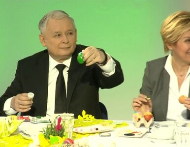 Miniatura: Jarosław Kaczyński maluje "PiSanki"